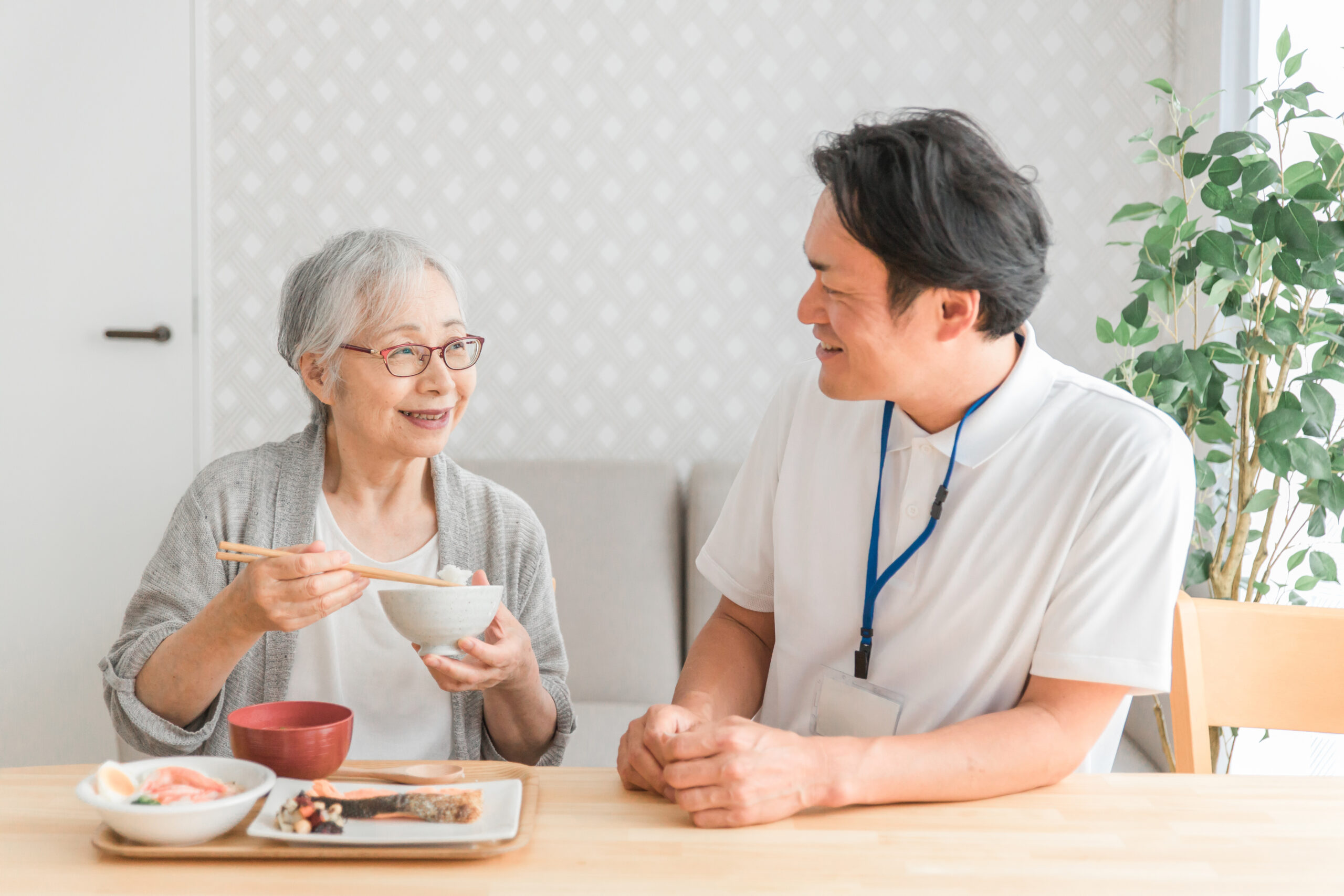 高齢者施設での間食風景